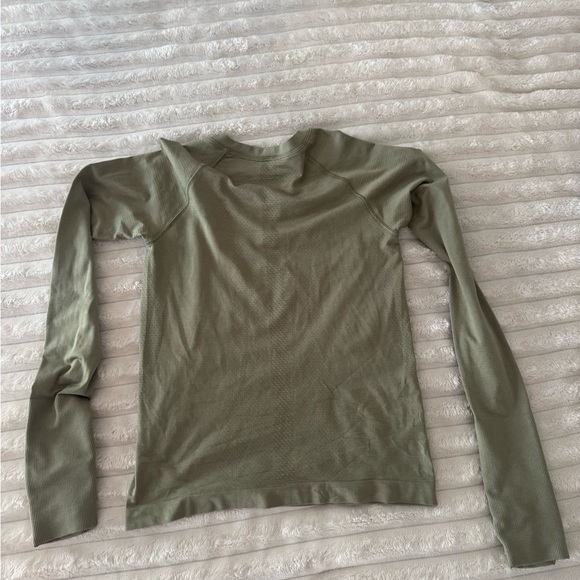 lululemon athletica Sage Swiftly Tech Long-Sleeve Shirt
2.0 Waist Length - Picture 2 of 4